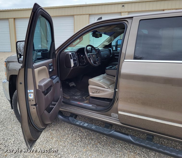 image for item DO3593 2015 Chevrolet Silverado 2500HD  Crew Cab pickup truck
