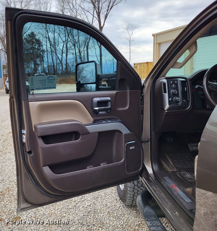 image for item DO3593 2015 Chevrolet Silverado 2500HD  Crew Cab pickup truck