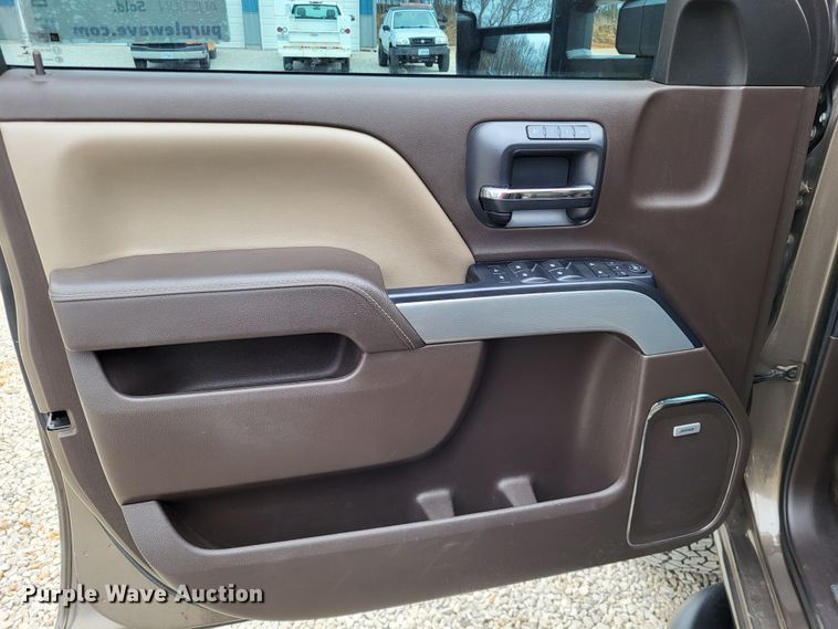 image for item DO3593 2015 Chevrolet Silverado 2500HD  Crew Cab pickup truck