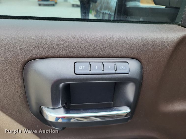 image for item DO3593 2015 Chevrolet Silverado 2500HD  Crew Cab pickup truck