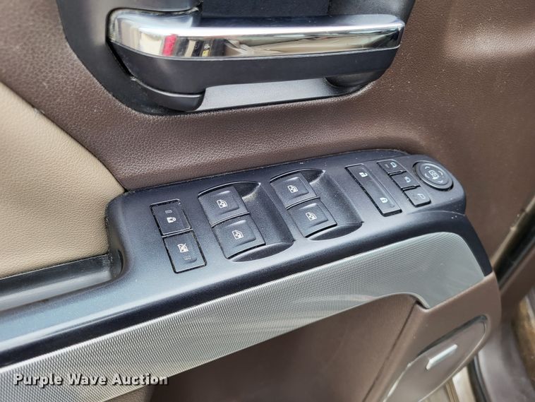 image for item DO3593 2015 Chevrolet Silverado 2500HD  Crew Cab pickup truck