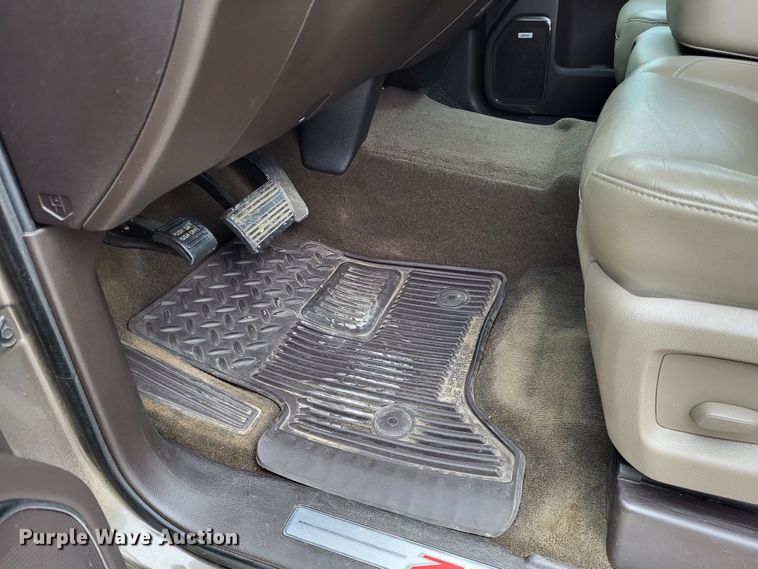 image for item DO3593 2015 Chevrolet Silverado 2500HD  Crew Cab pickup truck