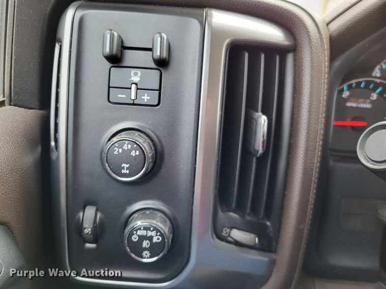 image for item DO3593 2015 Chevrolet Silverado 2500HD  Crew Cab pickup truck