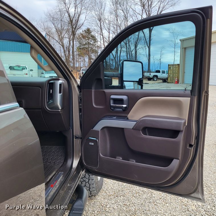 image for item DO3593 2015 Chevrolet Silverado 2500HD  Crew Cab pickup truck