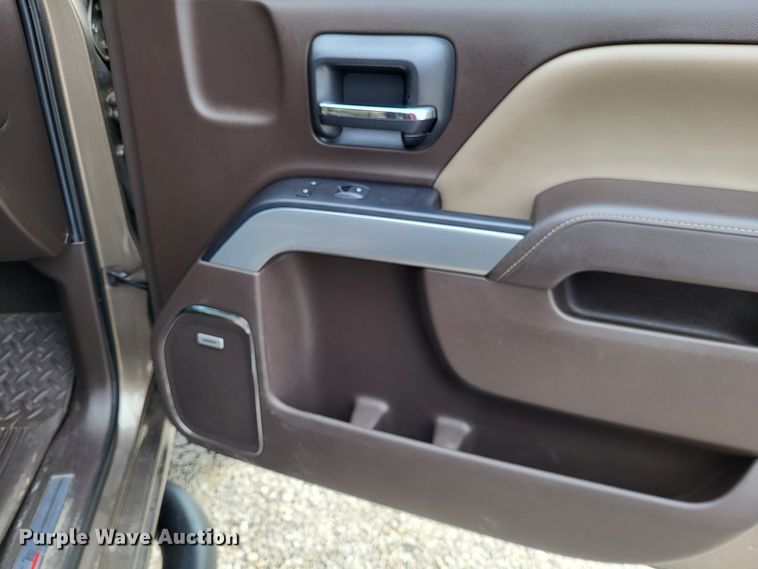 image for item DO3593 2015 Chevrolet Silverado 2500HD  Crew Cab pickup truck