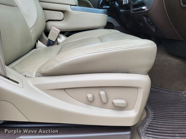 image for item DO3593 2015 Chevrolet Silverado 2500HD  Crew Cab pickup truck