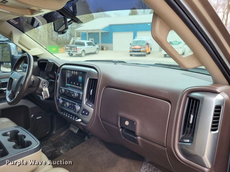 image for item DO3593 2015 Chevrolet Silverado 2500HD  Crew Cab pickup truck