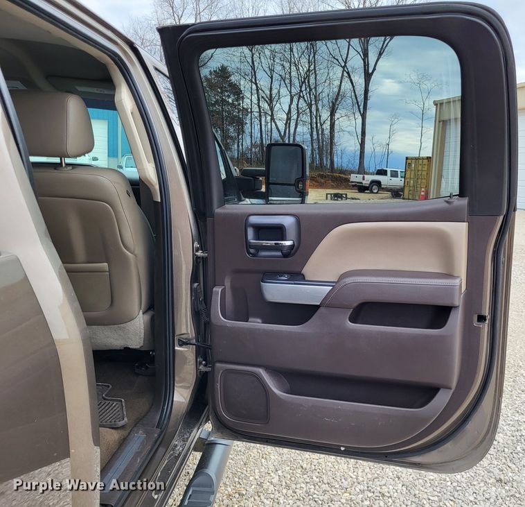 image for item DO3593 2015 Chevrolet Silverado 2500HD  Crew Cab pickup truck