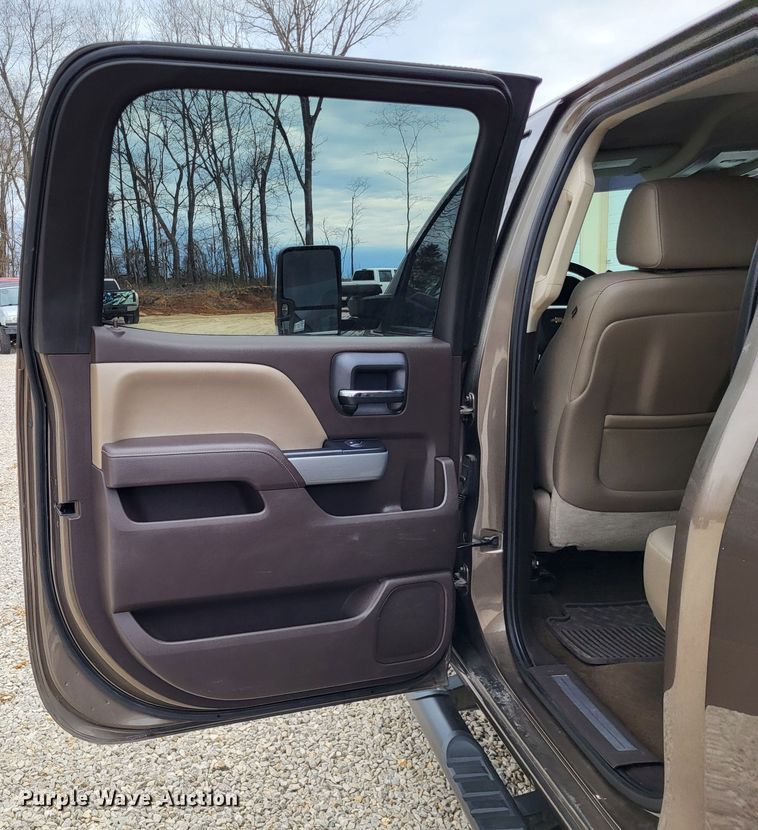 image for item DO3593 2015 Chevrolet Silverado 2500HD  Crew Cab pickup truck