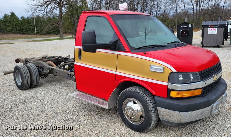 image for item DO3594 2015 Chevrolet Express G4500  van cab and chassis