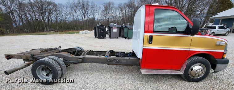 image for item DO3594 2015 Chevrolet Express G4500  van cab and chassis