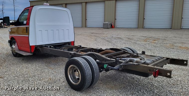 image for item DO3594 2015 Chevrolet Express G4500  van cab and chassis