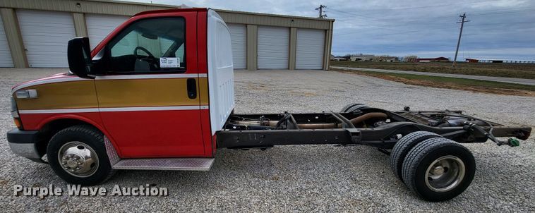 image for item DO3594 2015 Chevrolet Express G4500  van cab and chassis