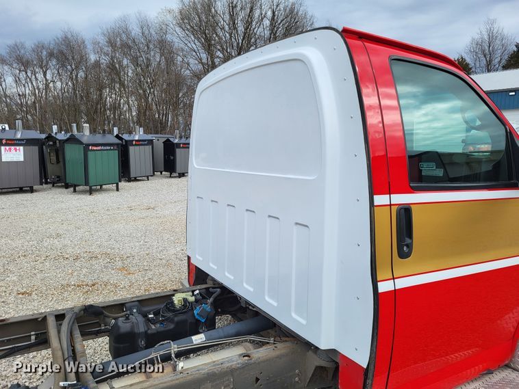 image for item DO3594 2015 Chevrolet Express G4500  van cab and chassis