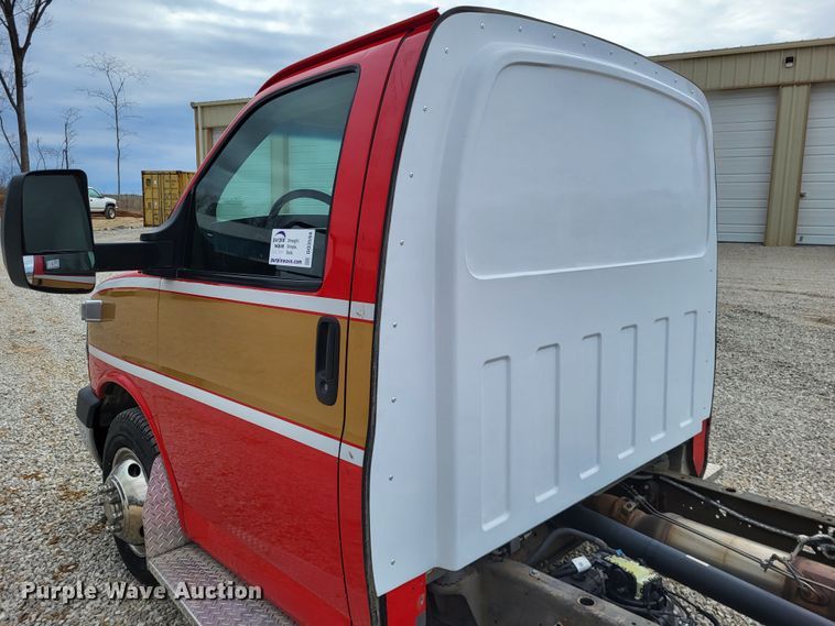 image for item DO3594 2015 Chevrolet Express G4500  van cab and chassis