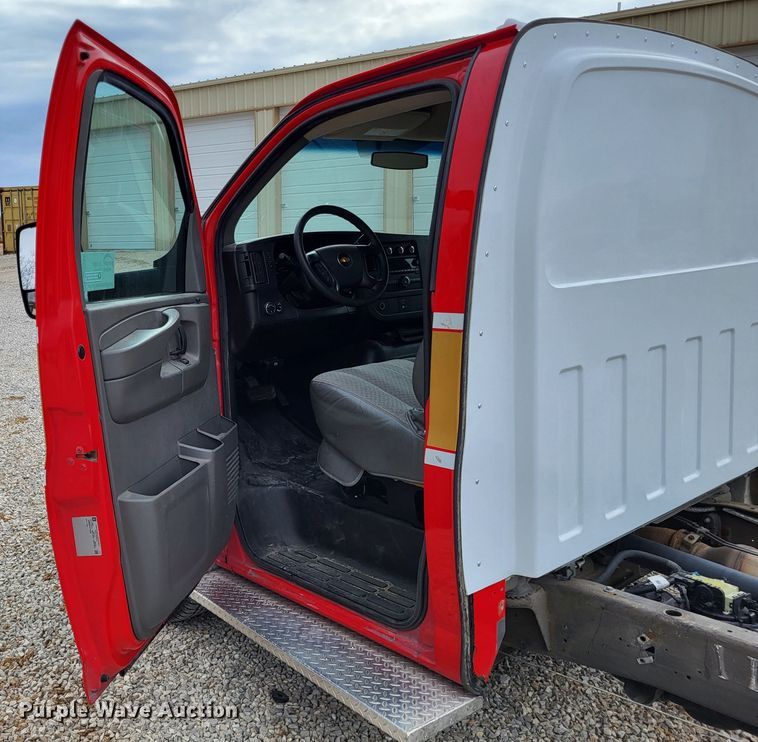 image for item DO3594 2015 Chevrolet Express G4500  van cab and chassis