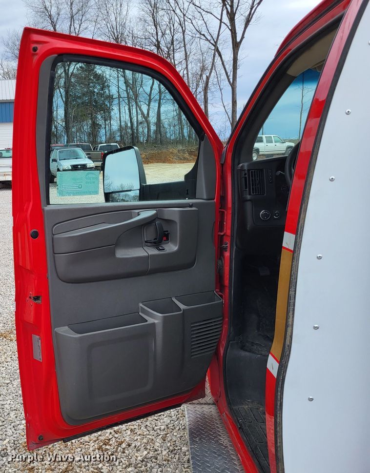 image for item DO3594 2015 Chevrolet Express G4500  van cab and chassis