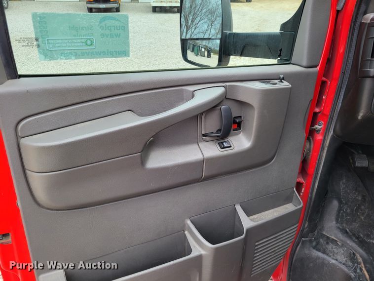 image for item DO3594 2015 Chevrolet Express G4500  van cab and chassis