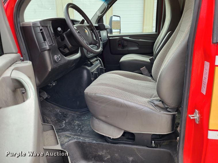 image for item DO3594 2015 Chevrolet Express G4500  van cab and chassis