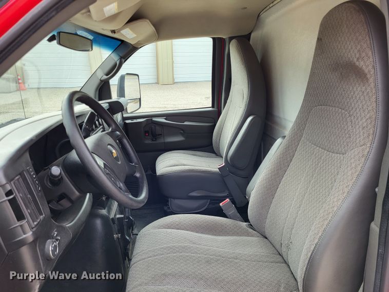 image for item DO3594 2015 Chevrolet Express G4500  van cab and chassis