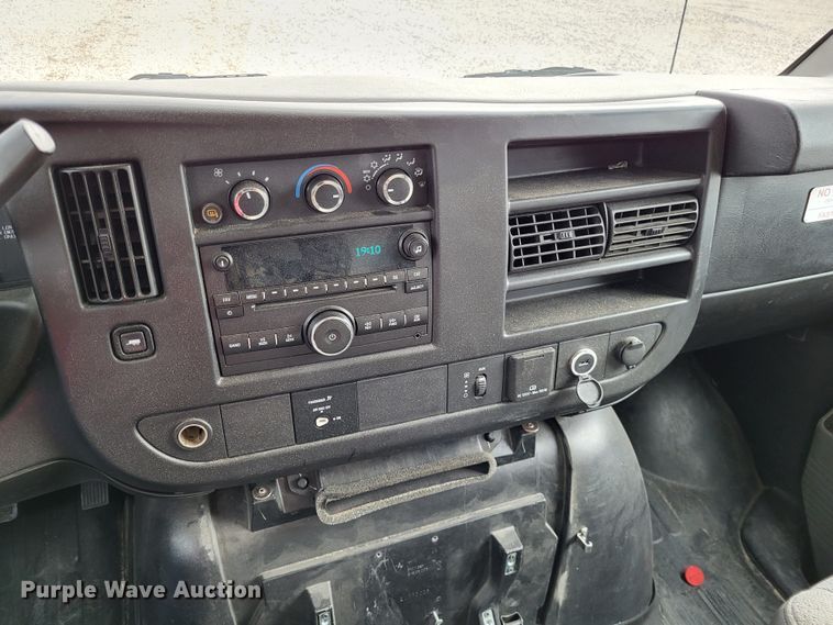 image for item DO3594 2015 Chevrolet Express G4500  van cab and chassis