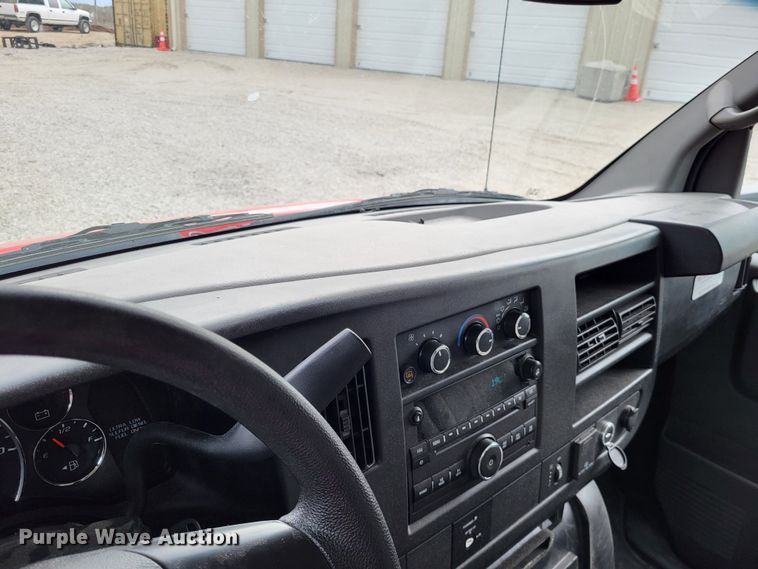 image for item DO3594 2015 Chevrolet Express G4500  van cab and chassis