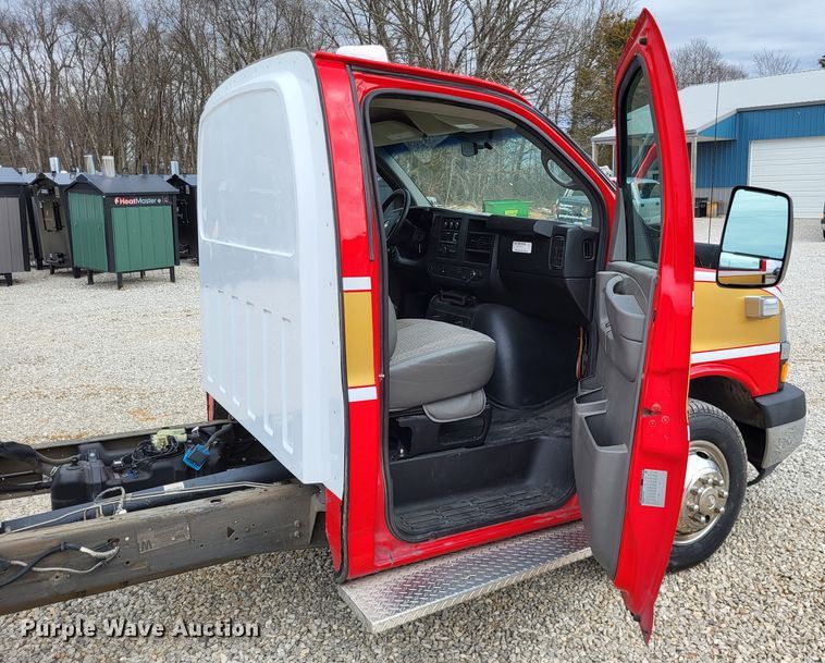 image for item DO3594 2015 Chevrolet Express G4500  van cab and chassis
