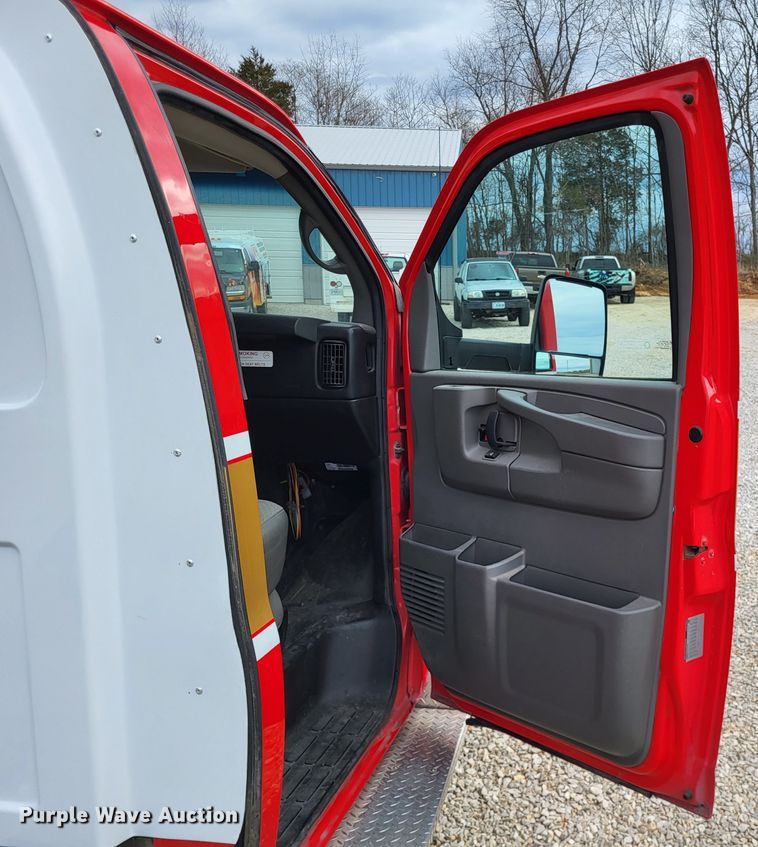 image for item DO3594 2015 Chevrolet Express G4500  van cab and chassis