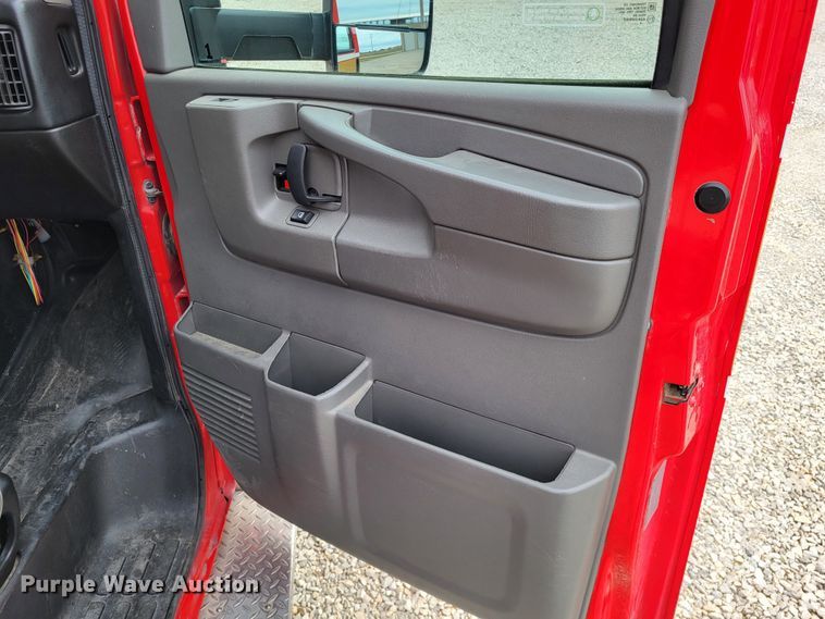 image for item DO3594 2015 Chevrolet Express G4500  van cab and chassis