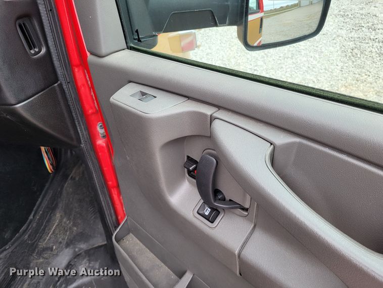image for item DO3594 2015 Chevrolet Express G4500  van cab and chassis