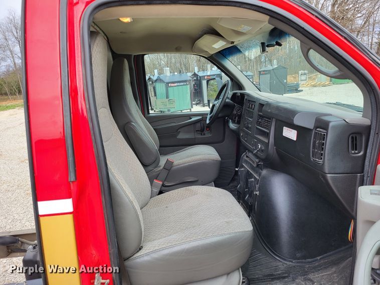 image for item DO3594 2015 Chevrolet Express G4500  van cab and chassis
