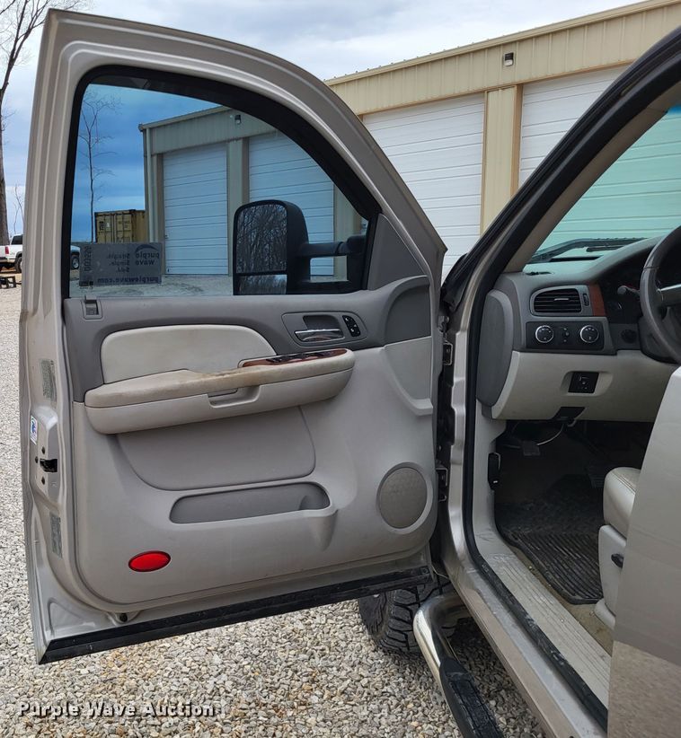 image for item DO3596 2008 GMC Sierra 3500HD  Crew Cab pickup truck