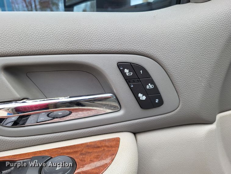 image for item DO3596 2008 GMC Sierra 3500HD  Crew Cab pickup truck