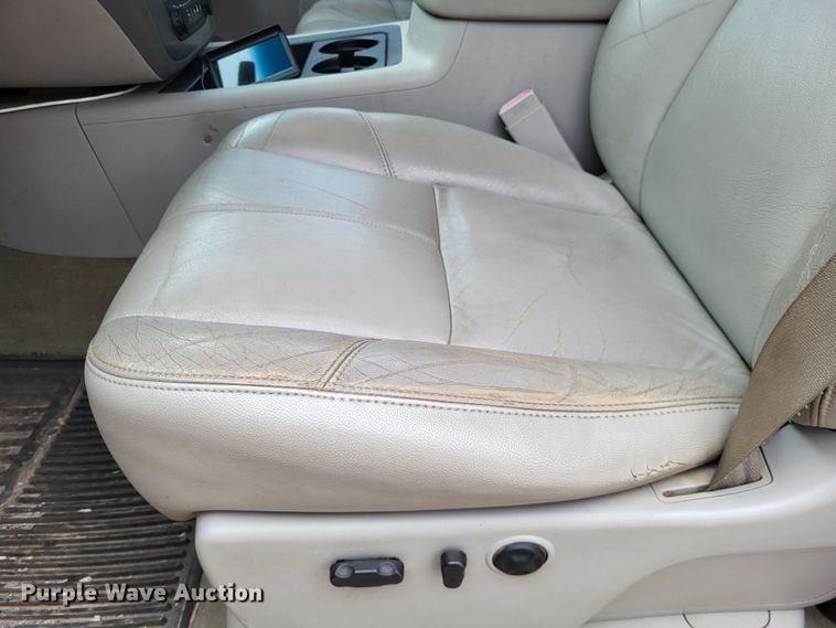 image for item DO3596 2008 GMC Sierra 3500HD  Crew Cab pickup truck