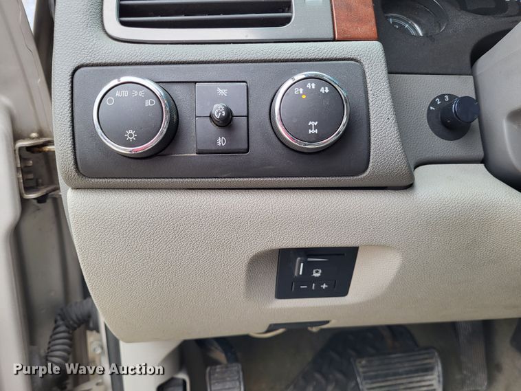 image for item DO3596 2008 GMC Sierra 3500HD  Crew Cab pickup truck