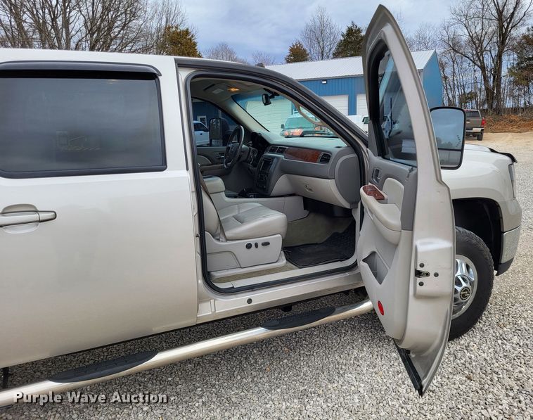 image for item DO3596 2008 GMC Sierra 3500HD  Crew Cab pickup truck