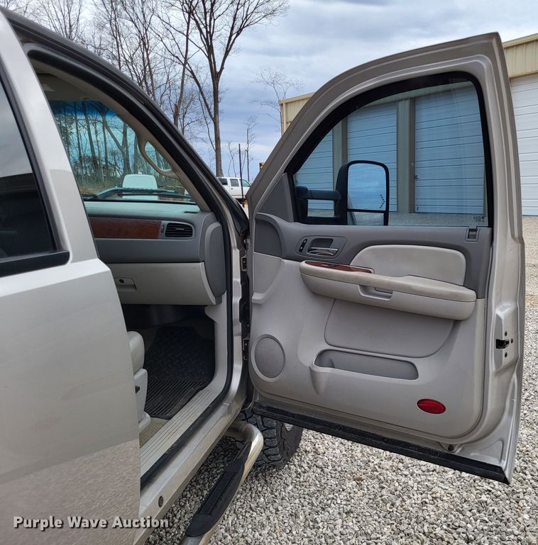 image for item DO3596 2008 GMC Sierra 3500HD  Crew Cab pickup truck