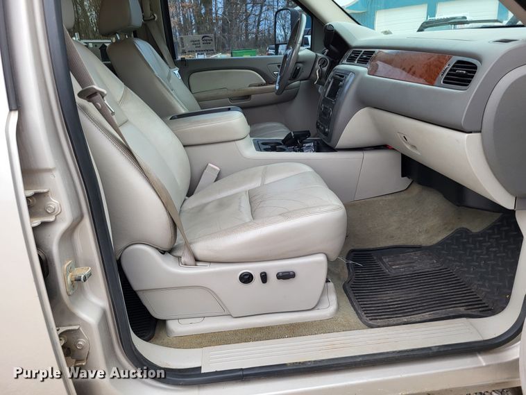 image for item DO3596 2008 GMC Sierra 3500HD  Crew Cab pickup truck