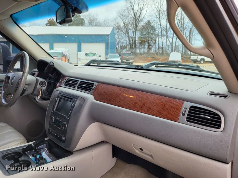 image for item DO3596 2008 GMC Sierra 3500HD  Crew Cab pickup truck