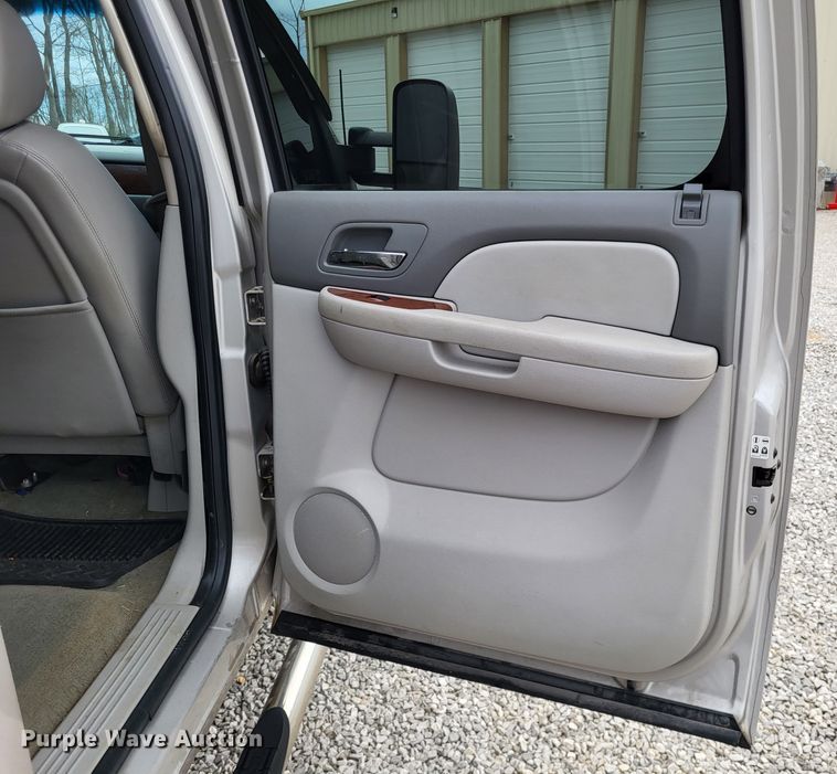 image for item DO3596 2008 GMC Sierra 3500HD  Crew Cab pickup truck