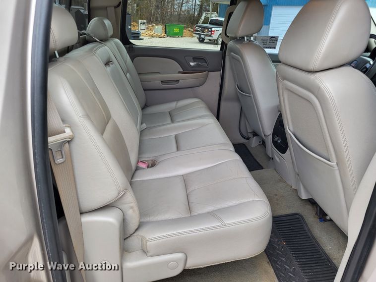 image for item DO3596 2008 GMC Sierra 3500HD  Crew Cab pickup truck