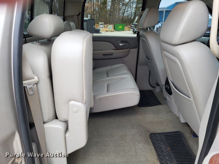 image for item DO3596 2008 GMC Sierra 3500HD  Crew Cab pickup truck