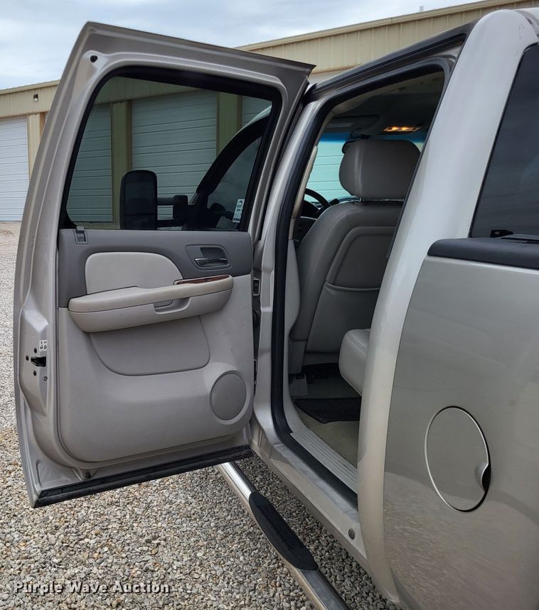 image for item DO3596 2008 GMC Sierra 3500HD  Crew Cab pickup truck