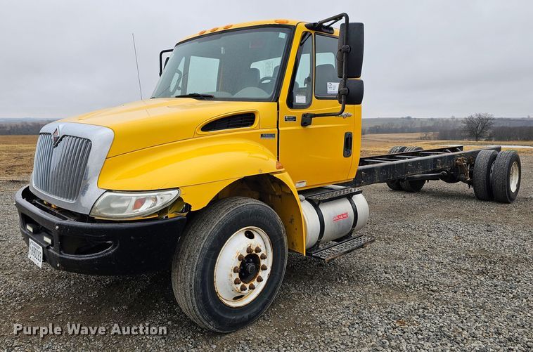 image for item DO4207 2012 International DuraStar 4300  truck cab and chassis