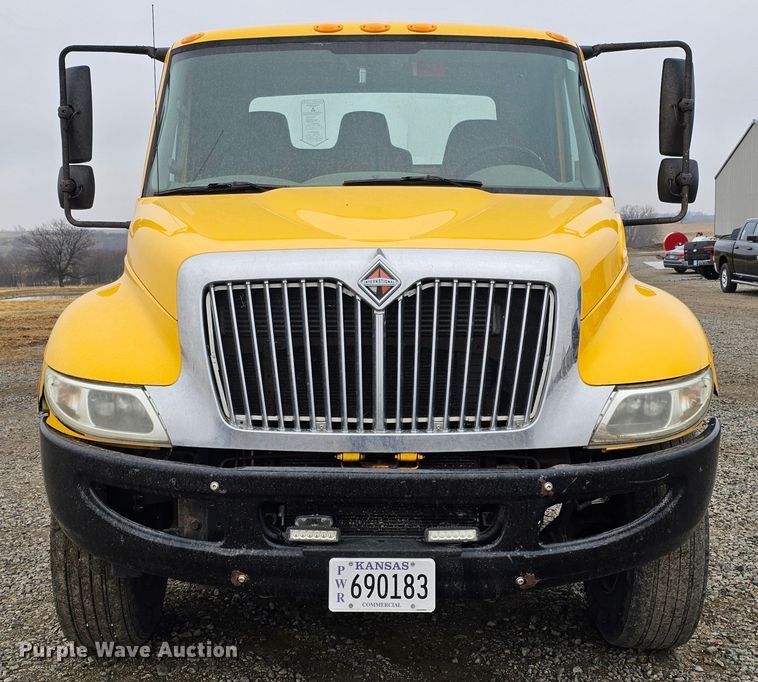 image for item DO4207 2012 International DuraStar 4300  truck cab and chassis