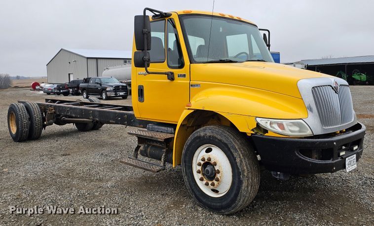 image for item DO4207 2012 International DuraStar 4300  truck cab and chassis