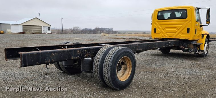 image for item DO4207 2012 International DuraStar 4300  truck cab and chassis