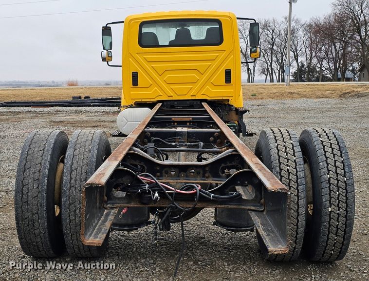 image for item DO4207 2012 International DuraStar 4300  truck cab and chassis