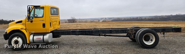 image for item DO4207 2012 International DuraStar 4300  truck cab and chassis