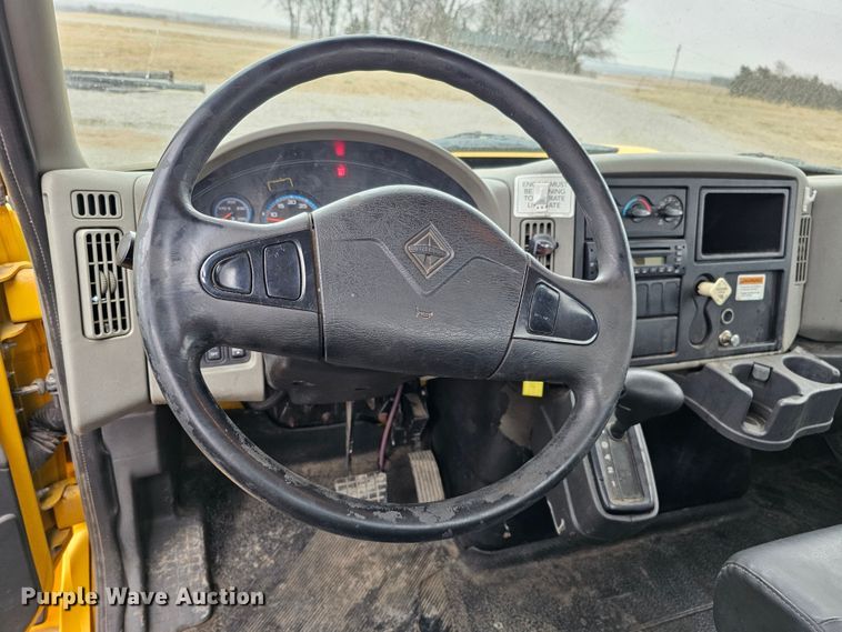 image for item DO4207 2012 International DuraStar 4300  truck cab and chassis